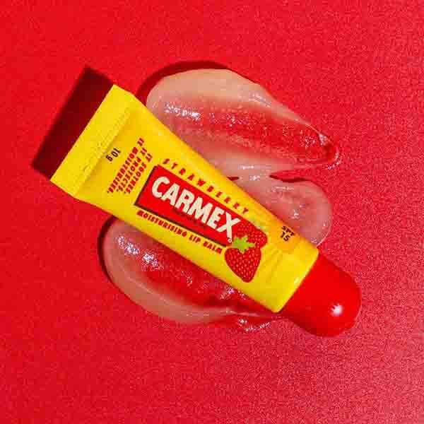 Carmex Moisturising Lip Balm Strawberry SPF 15 10g