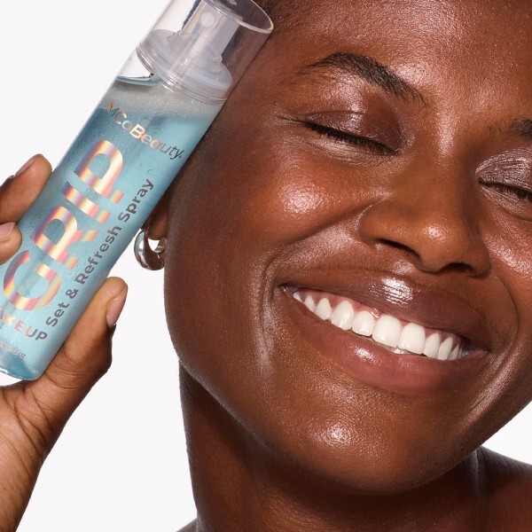 MCoBeauty Makeup Grip Set & Refresh Spray
