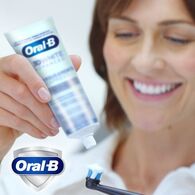 Oral-B 3D White Express Whitening Fresh Glow Toothpaste 75Ml