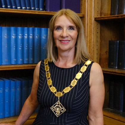 <p style="font-size: 1.6rem;font-weight: 600;padding: 0 1.5rem;text-transform: none;line-height: 1.4;min-height: 70px;margin: 0;">
Superdrug’s Shona Bear appointed president of The Society of Cosmetic Scientists
</p>