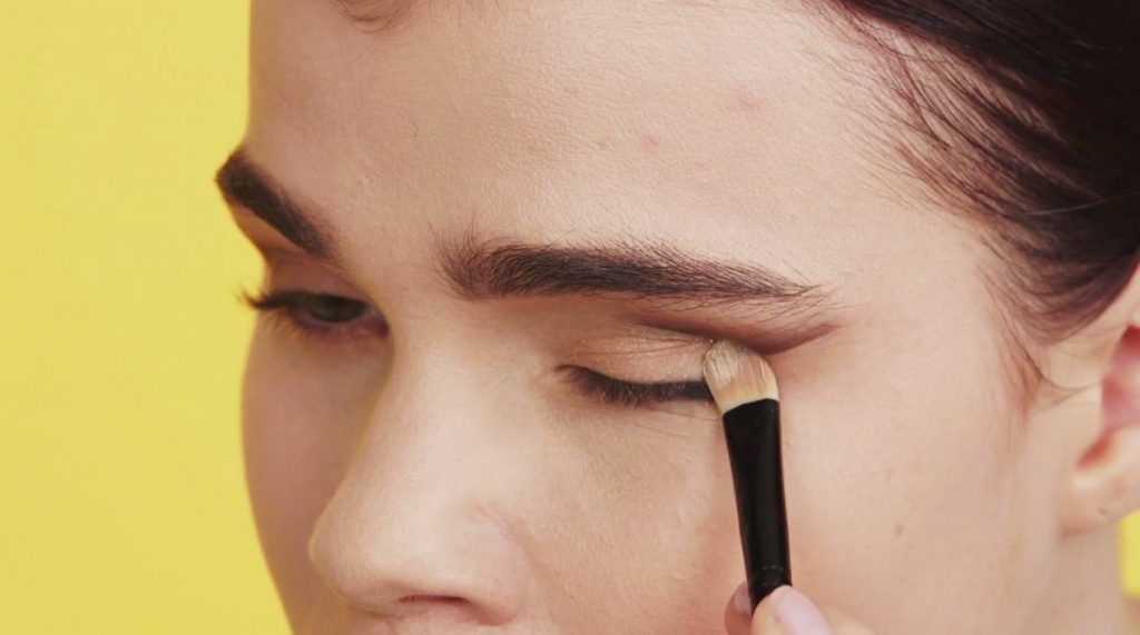 how to: cateye cut crease eyeshadow | superdrug Images... How to: Cateye Cut Crease Eyeshadow | Superdrug