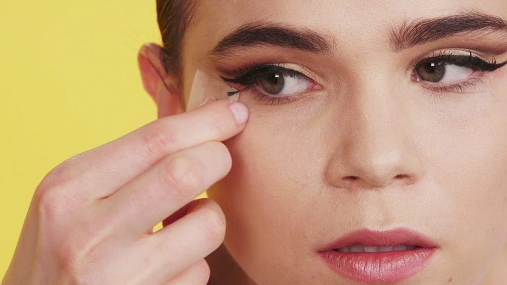 how to: cateye cut crease eyeshadow | superdrug Images... How to: Cateye Cut Crease Eyeshadow | Superdrug