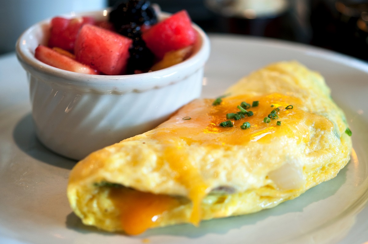 Omlette with fresh fruit