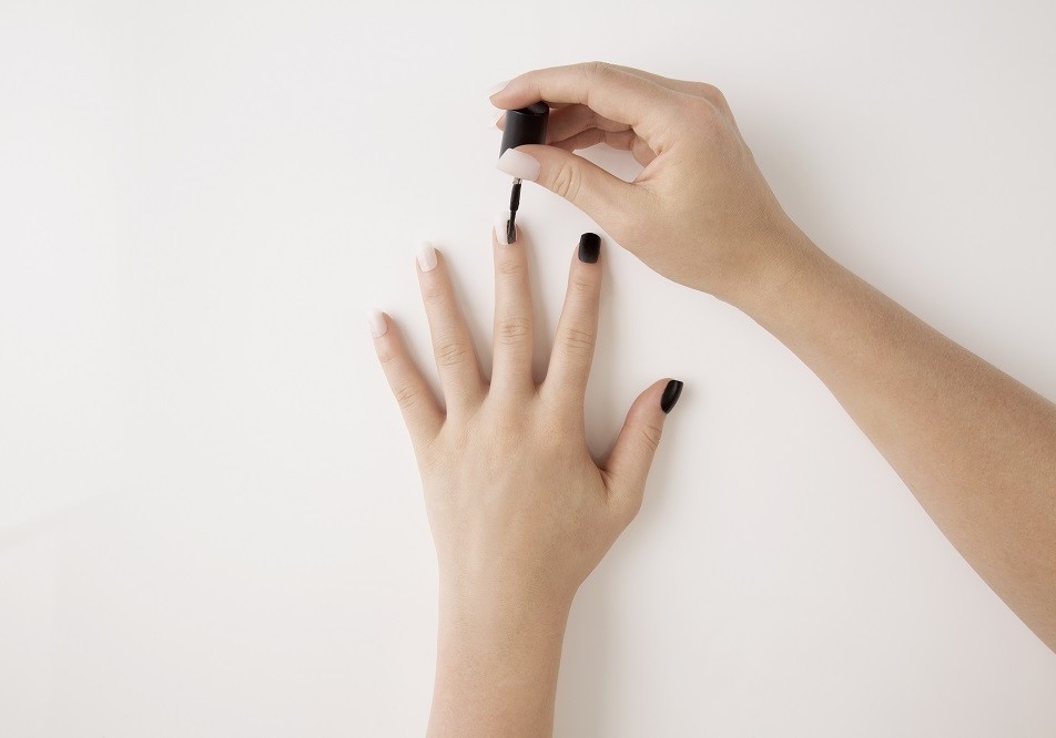 Halloween spider web nails 3