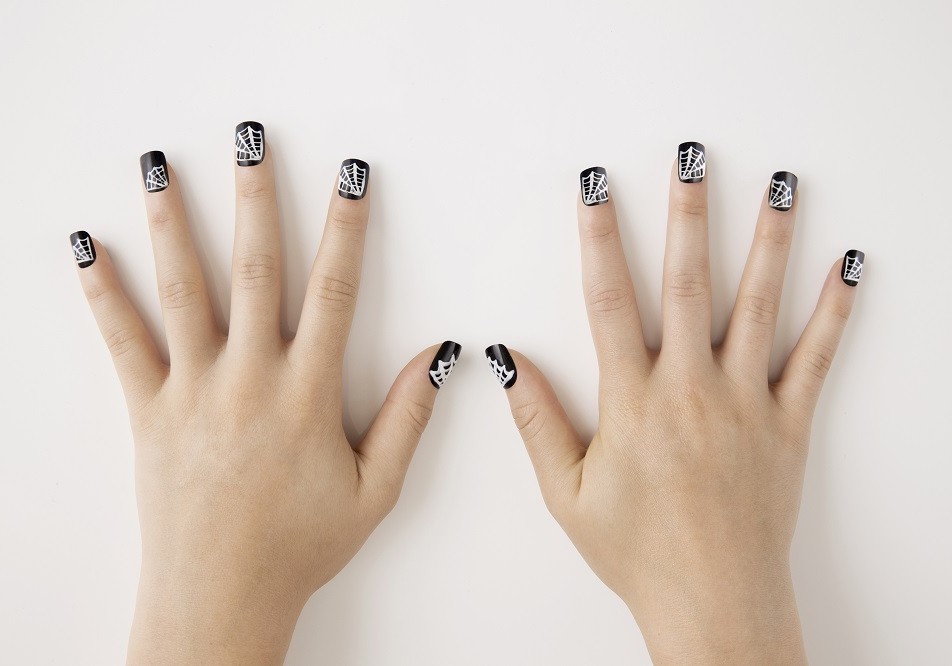Halloween spider web nails