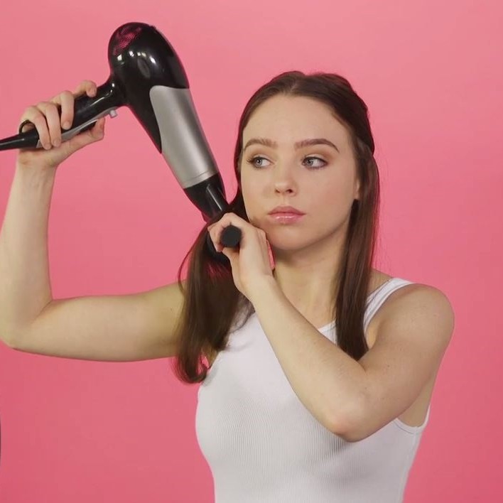 How to use a hair dryer nozzle